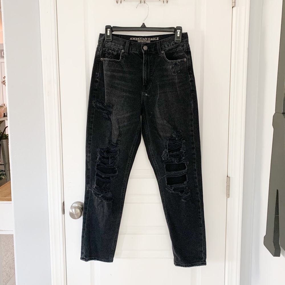 Size 4 American eagle ripped mom jeans